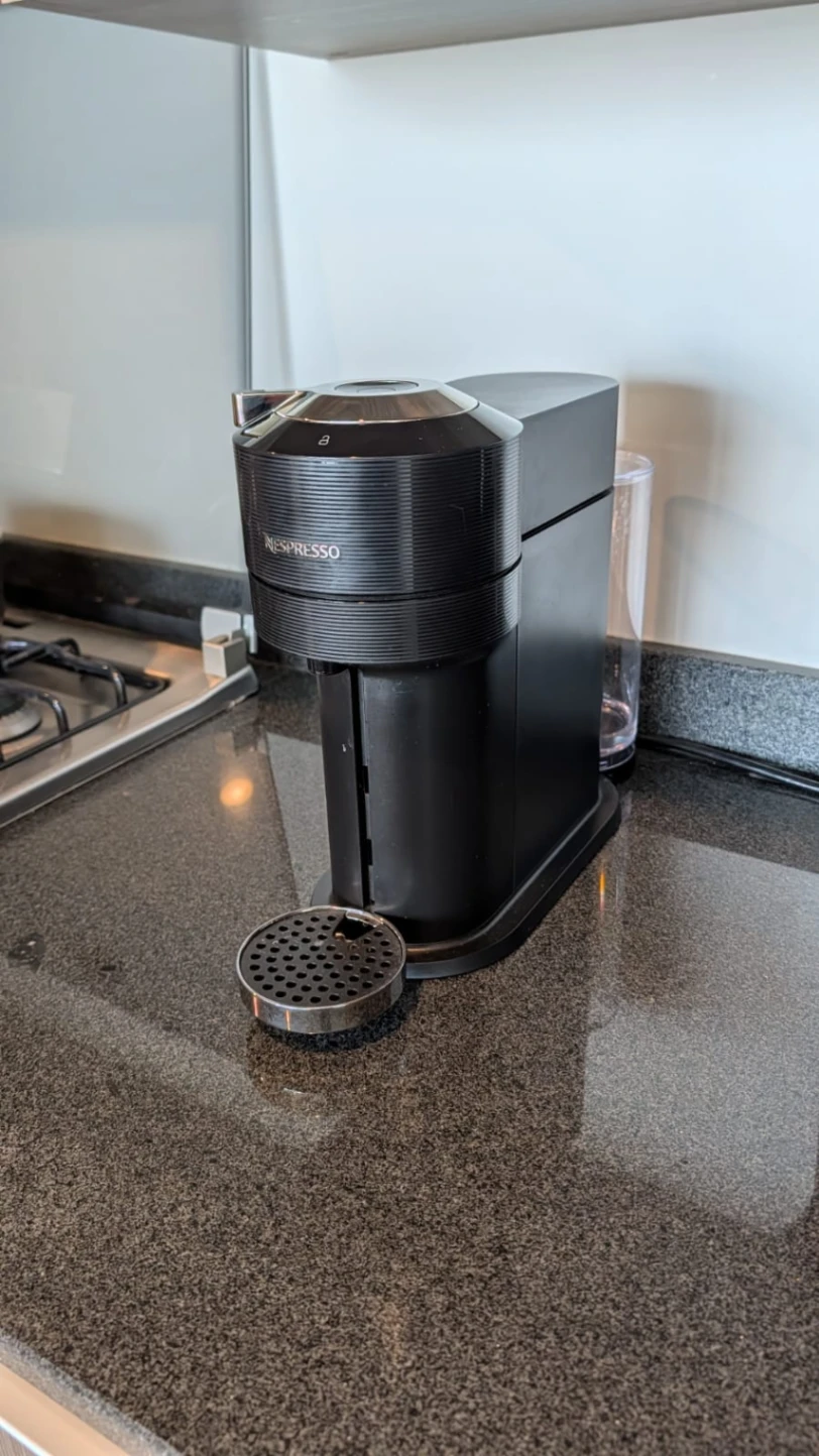 Cafetera Nespresso Vertuo color negro — foto 1