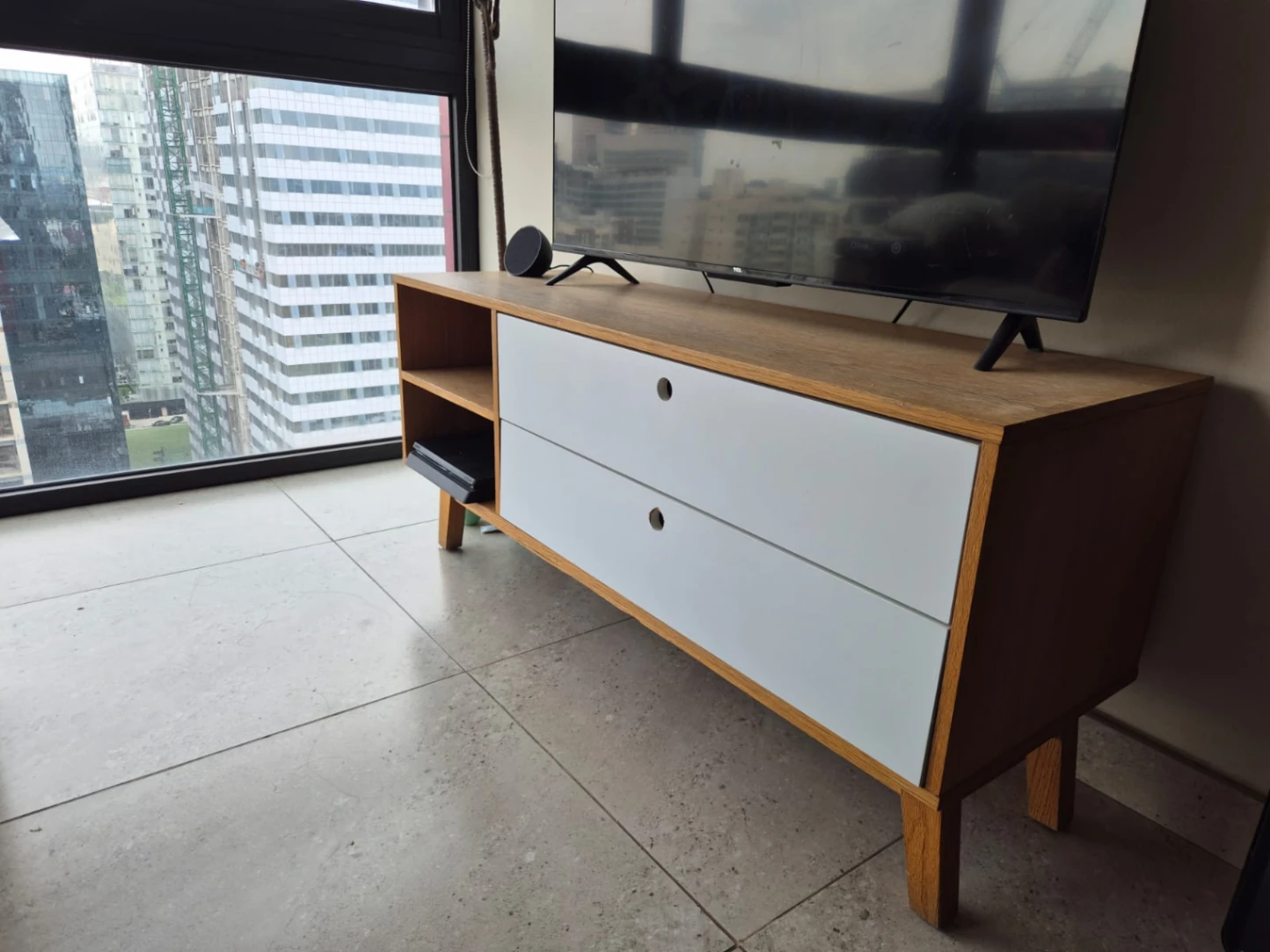 Mueble para TV con cajones — miniatura 2