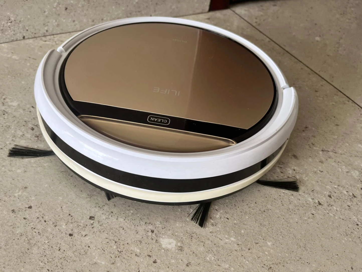 Robot aspirador ILIFE blanco y dorado — miniatura 2