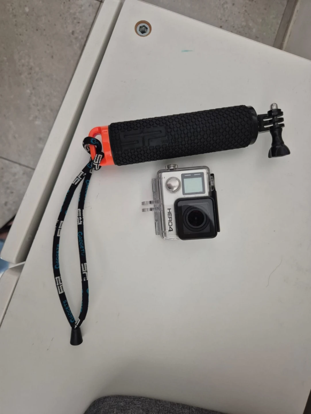 Cámara GoPro HERO4 con estuche y accesorios — miniatura 2