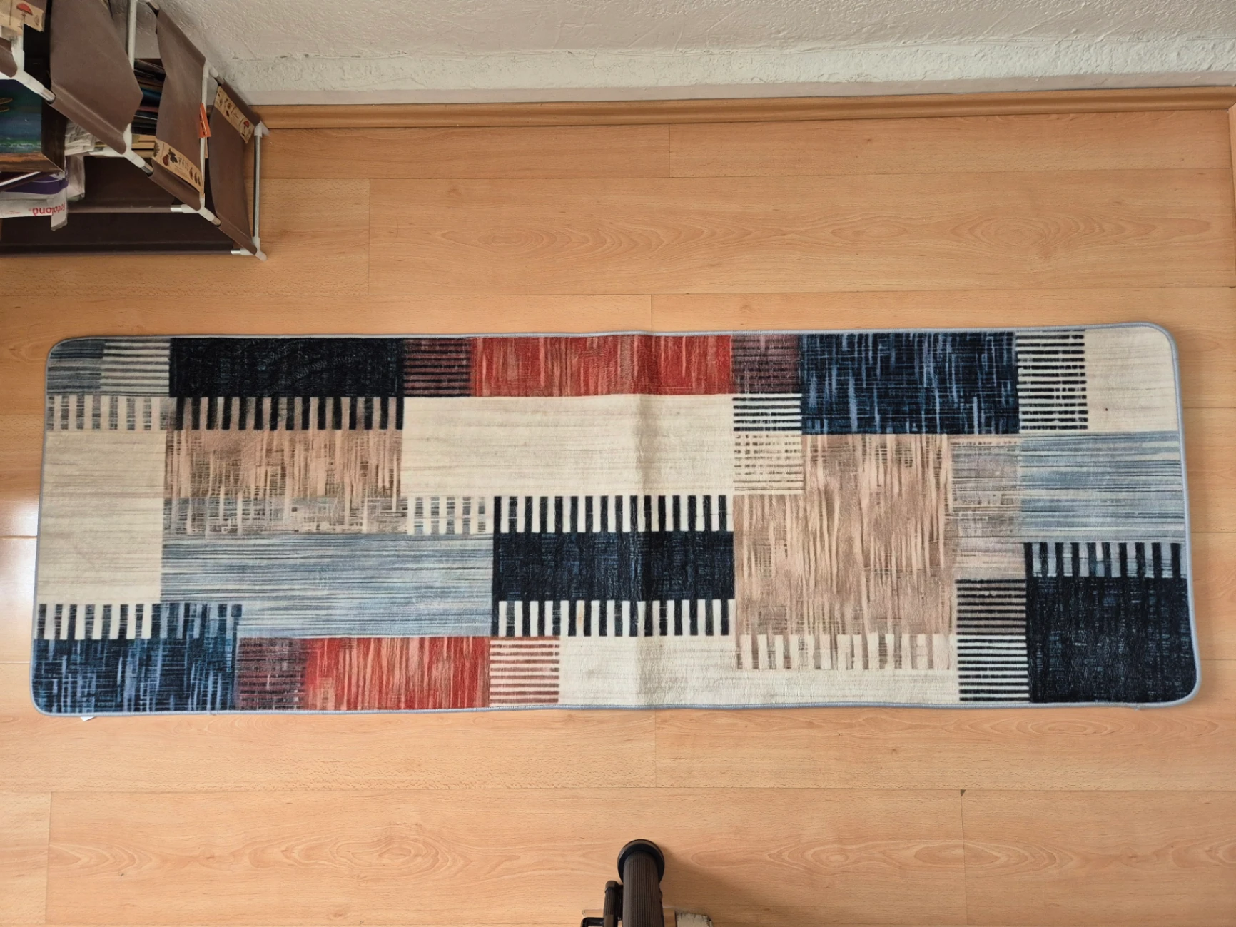 Tapete rectangular con diseño geométrico multicolor — miniatura 2