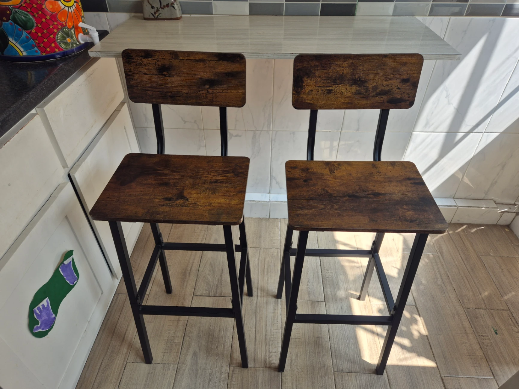 Set de 2 Bancos Altos con Respaldo de Madera y Metal — foto 1