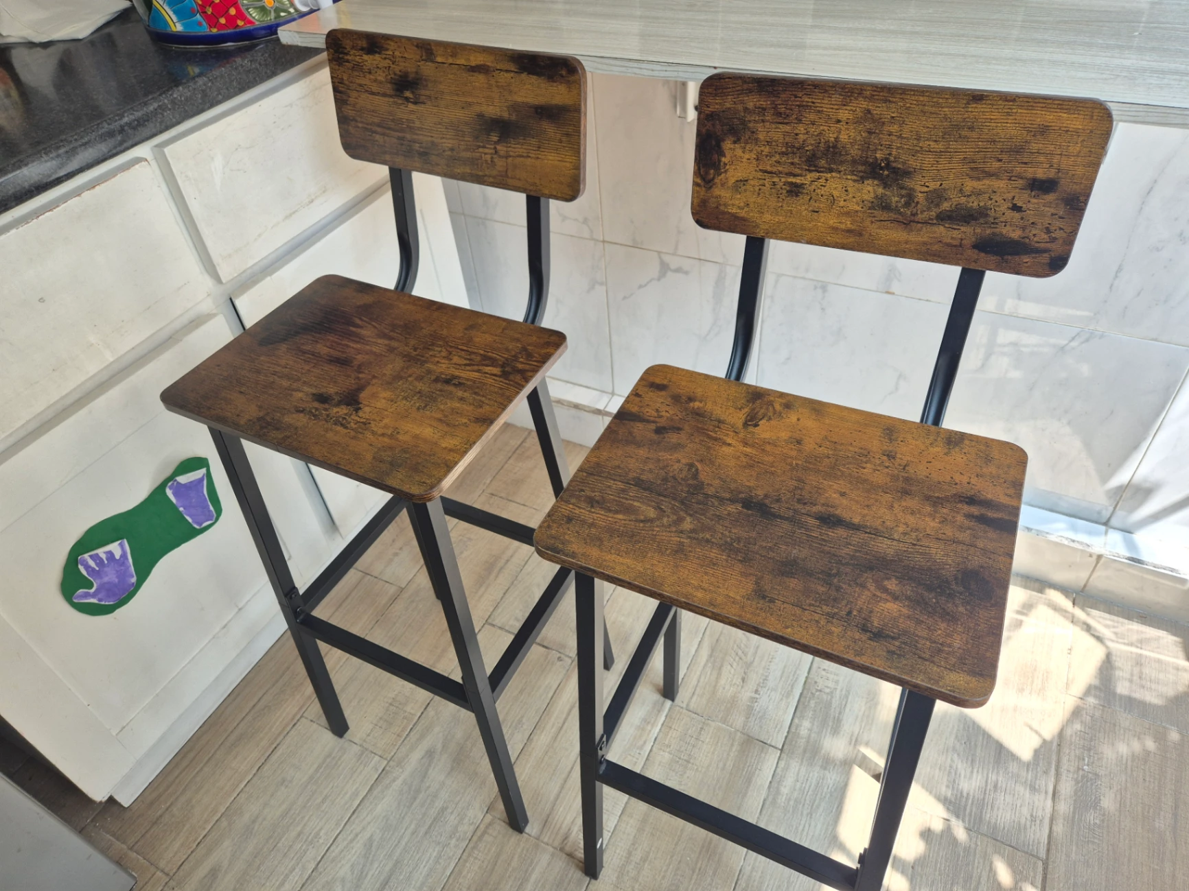 Set de 2 Bancos Altos con Respaldo de Madera y Metal — miniatura 2