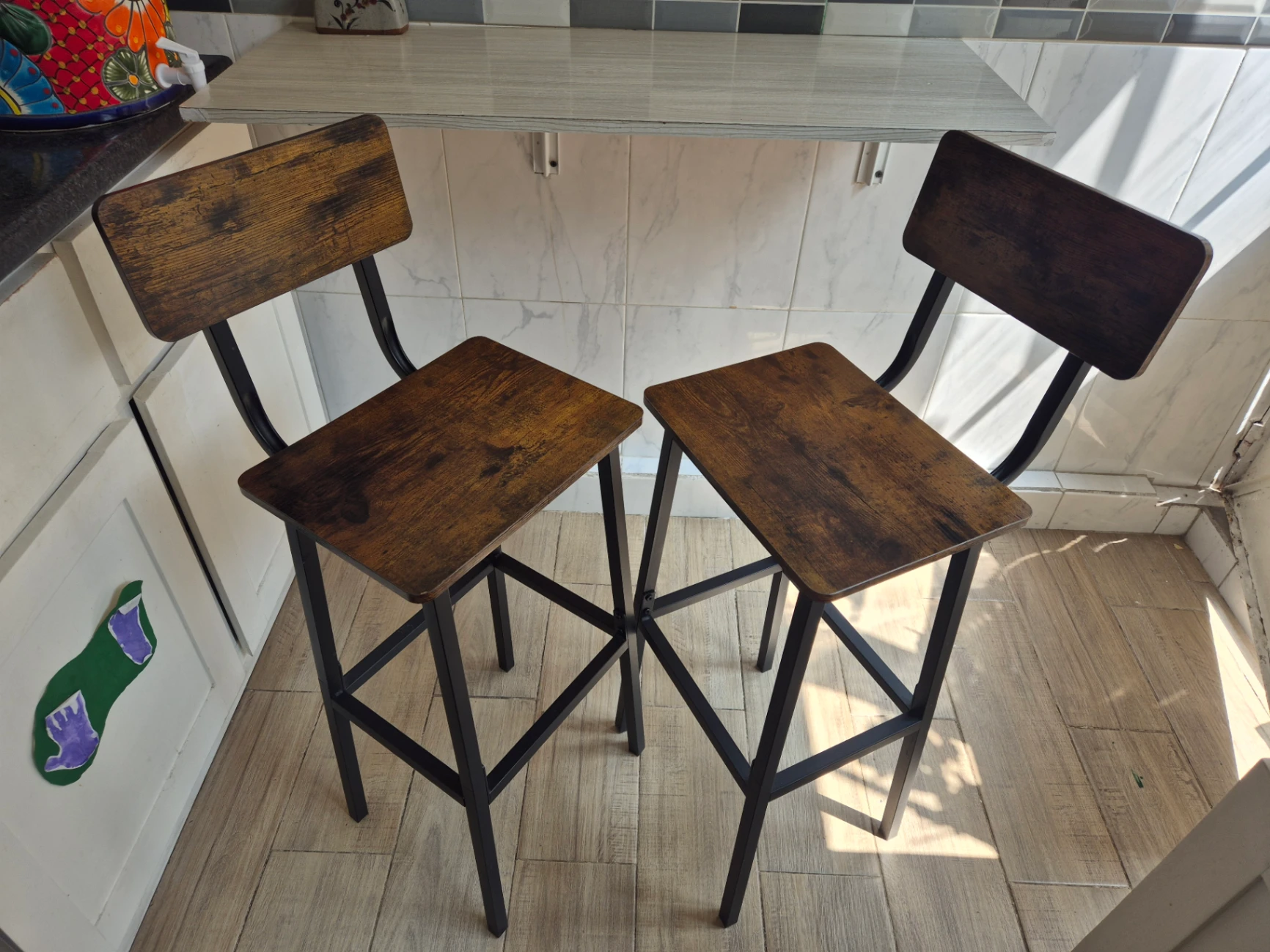 Set de 2 Bancos Altos con Respaldo de Madera y Metal — miniatura 5