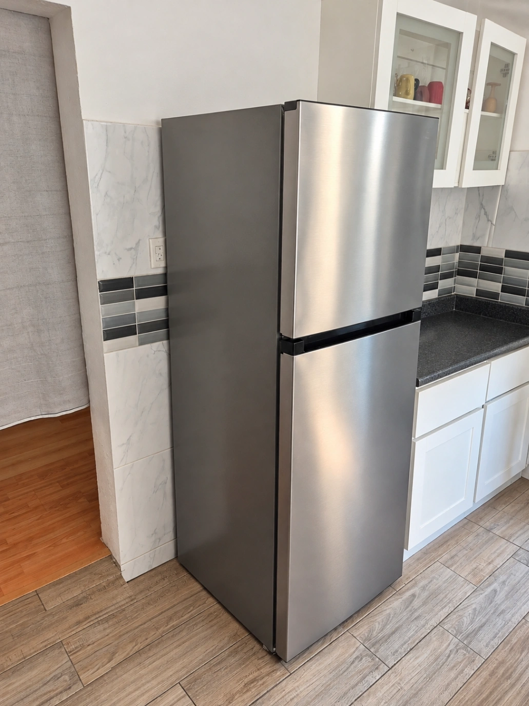 Refrigerador de dos puertas plateado — miniatura 2