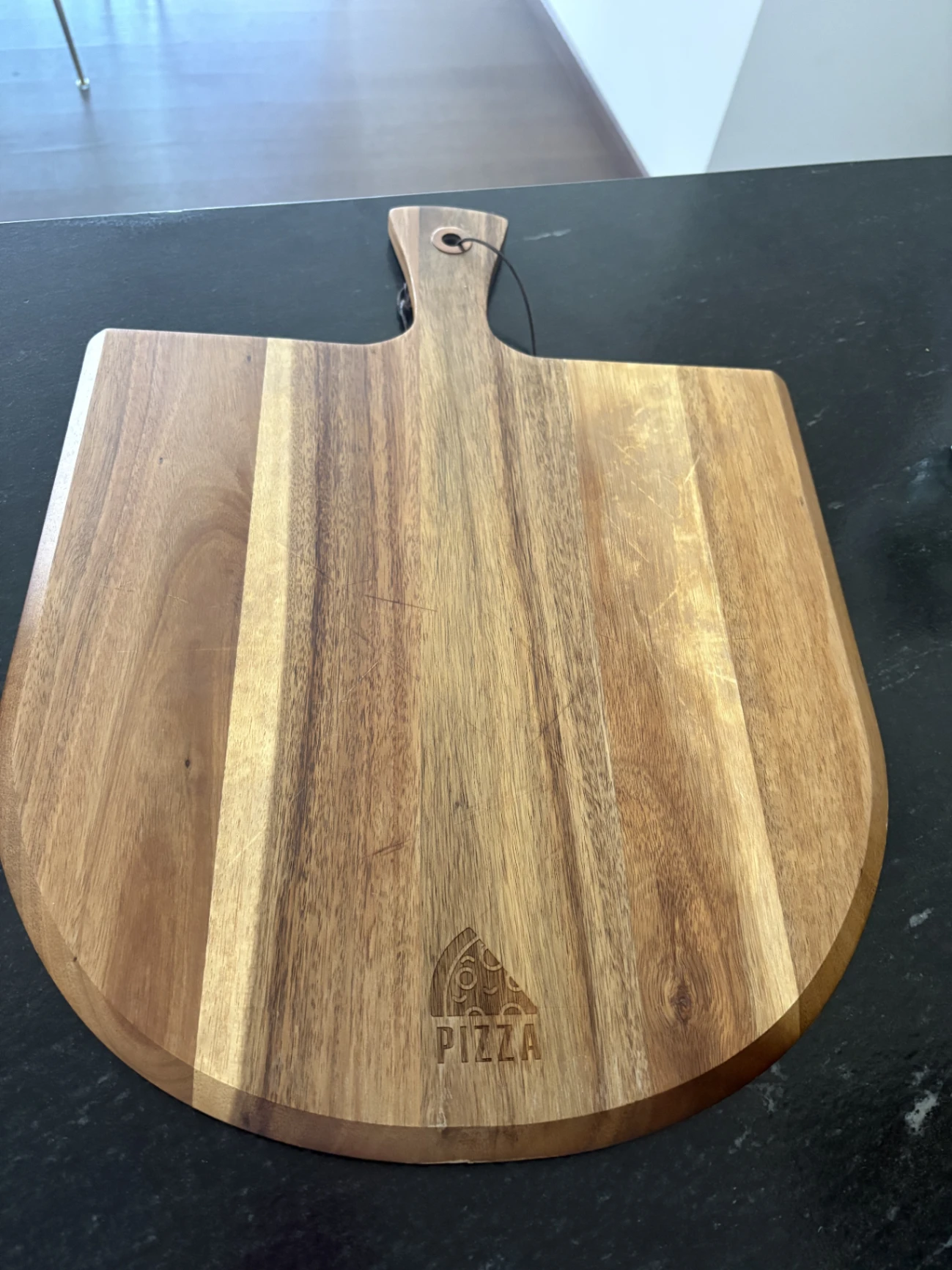 Tabla de madera para pizza con mango — foto 1