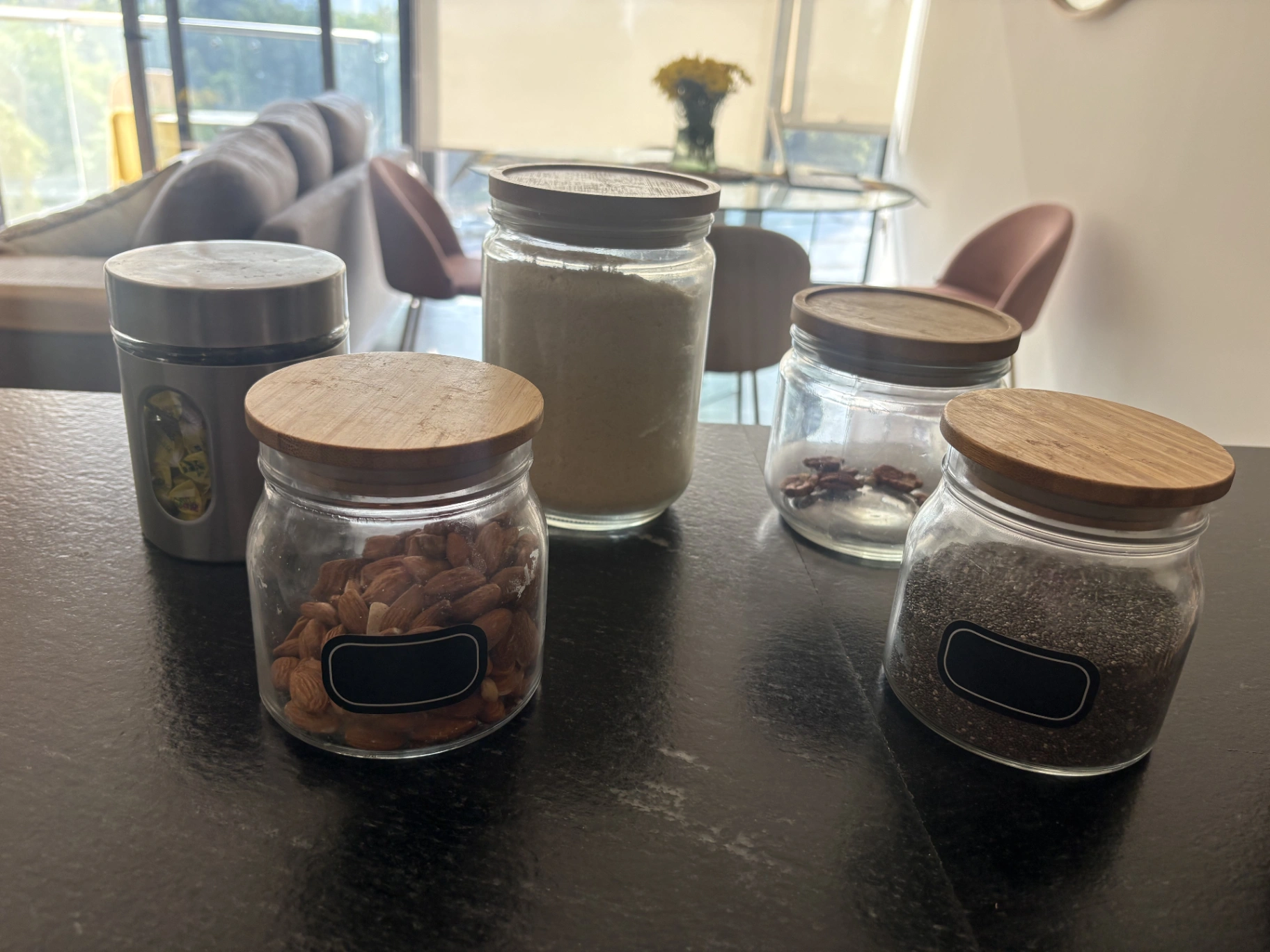 Set de 5 frascos de vidrio y metal con tapas de madera — foto 1